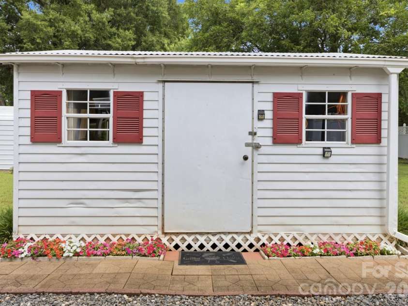 112 23rd Street, Newton, NC 28658.  MLS# CAR4400993, YatesRealty ID 36063. 