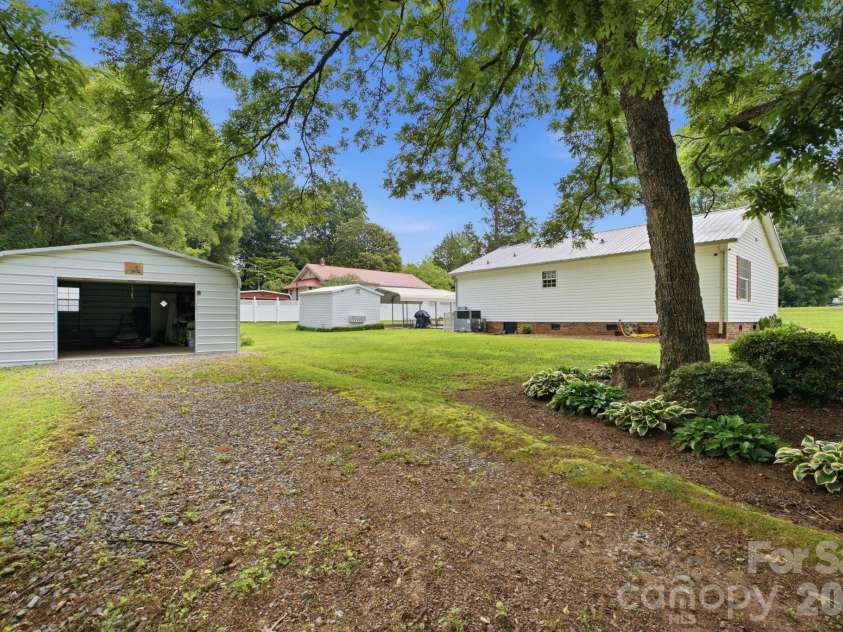 112 23rd Street, Newton, NC 28658.  MLS# CAR4400993, YatesRealty ID 36063. 