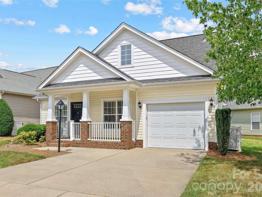 1017 Curry Way, Matthews, NC 28104.  MLS# CAR4402195, YatesRealty ID 36064. 