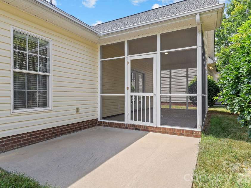 1017 Curry Way, Matthews, NC 28104.  MLS# CAR4402195, YatesRealty ID 36064. 