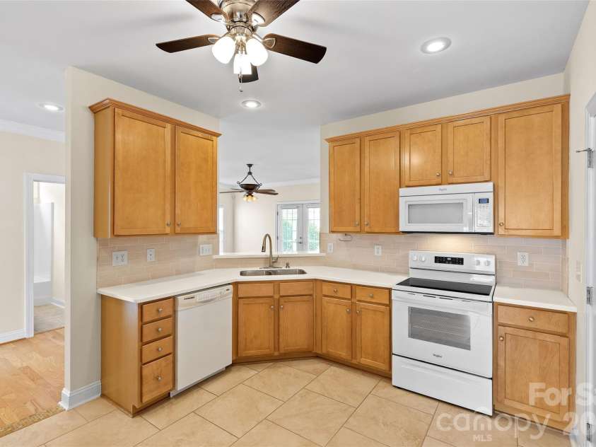 1017 Curry Way, Matthews, NC 28104.  MLS# CAR4402195, YatesRealty ID 36064. 