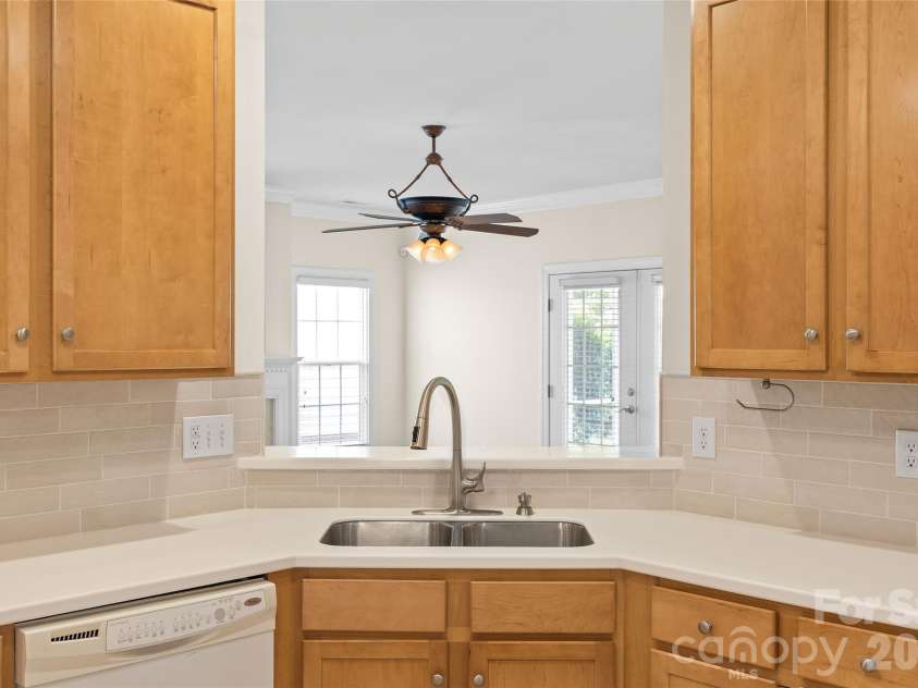 1017 Curry Way, Matthews, NC 28104.  MLS# CAR4402195, YatesRealty ID 36064. 