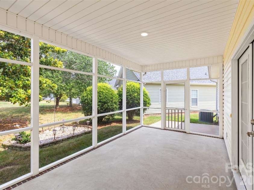 1017 Curry Way, Matthews, NC 28104.  MLS# CAR4402195, YatesRealty ID 36064. 