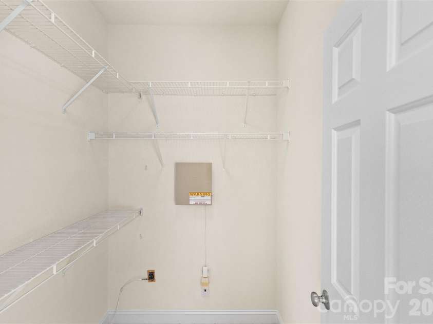 1017 Curry Way, Matthews, NC 28104.  MLS# CAR4402195, YatesRealty ID 36064. 