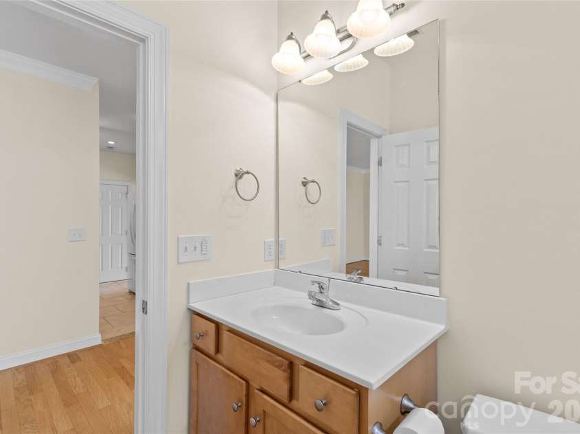 1017 Curry Way, Matthews, NC 28104.  MLS# CAR4402195, YatesRealty ID 36064. 