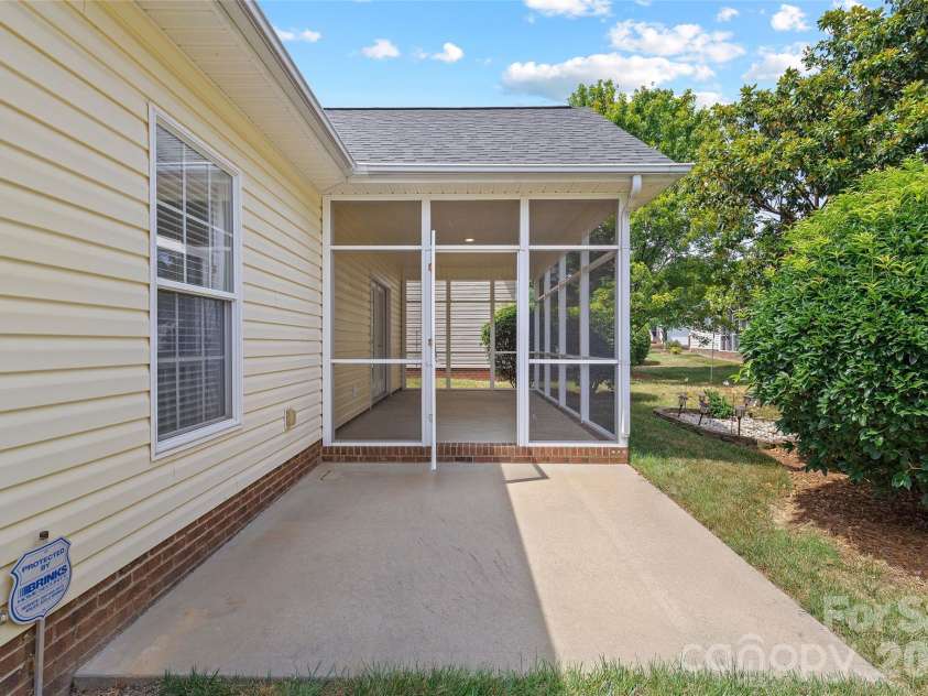1017 Curry Way, Matthews, NC 28104.  MLS# CAR4402195, YatesRealty ID 36064. 