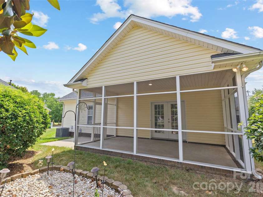 1017 Curry Way, Matthews, NC 28104.  MLS# CAR4402195, YatesRealty ID 36064. 