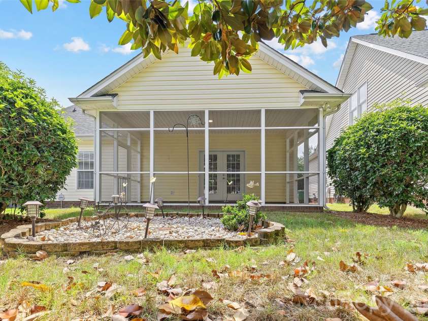 1017 Curry Way, Matthews, NC 28104.  MLS# CAR4402195, YatesRealty ID 36064. 