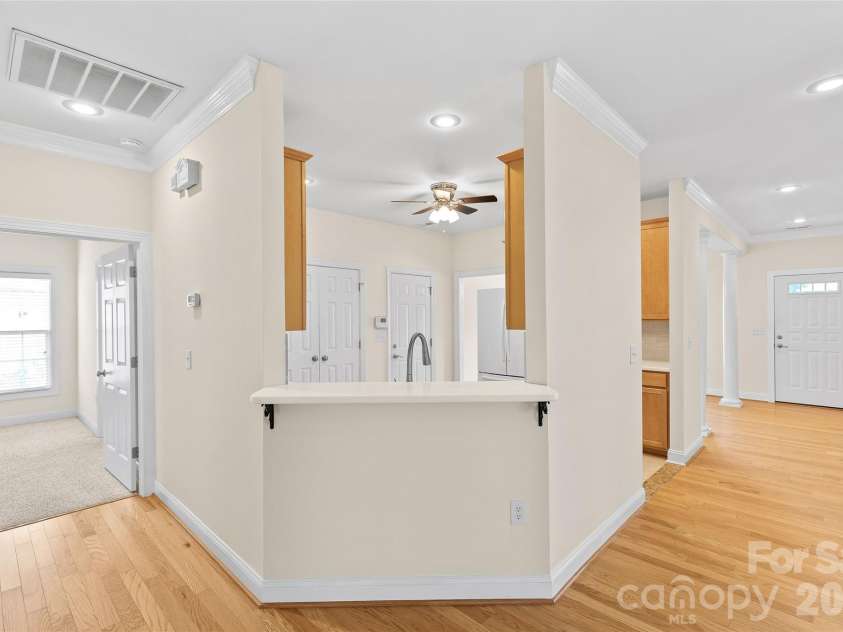 1017 Curry Way, Matthews, NC 28104.  MLS# CAR4402195, YatesRealty ID 36064. Bar/Counter area