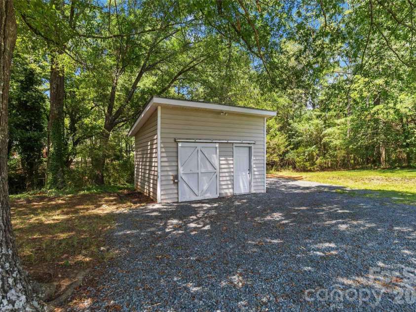 3005 Weddington Road, Monroe, NC 28110.  MLS# CAR4402031, YatesRealty ID 36067. 