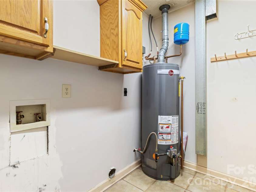 3005 Weddington Road, Monroe, NC 28110.  MLS# CAR4402031, YatesRealty ID 36067. Laundry Room