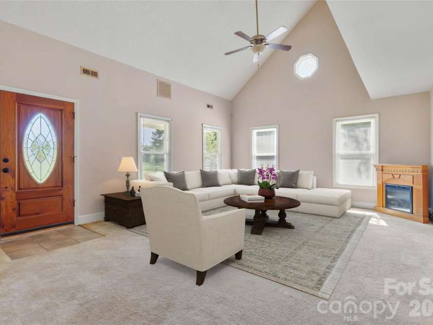 3005 Weddington Road, Monroe, NC 28110.  MLS# CAR4402031, YatesRealty ID 36067. Vaulted Great Room