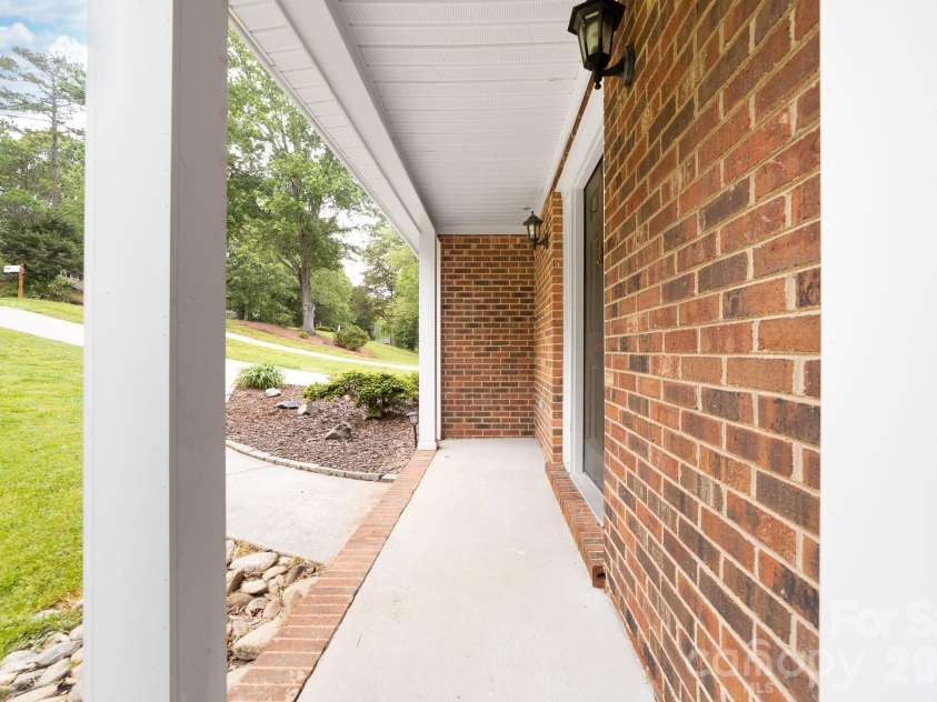 616 Silversmith Lane, Charlotte, NC 28270.  MLS# CAR4395156, YatesRealty ID 36068. 