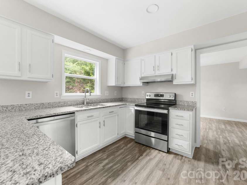616 Silversmith Lane, Charlotte, NC 28270.  MLS# CAR4395156, YatesRealty ID 36068. 
