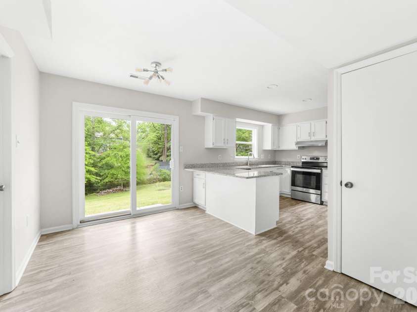 616 Silversmith Lane, Charlotte, NC 28270.  MLS# CAR4395156, YatesRealty ID 36068. 