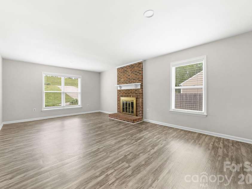 616 Silversmith Lane, Charlotte, NC 28270.  MLS# CAR4395156, YatesRealty ID 36068. 