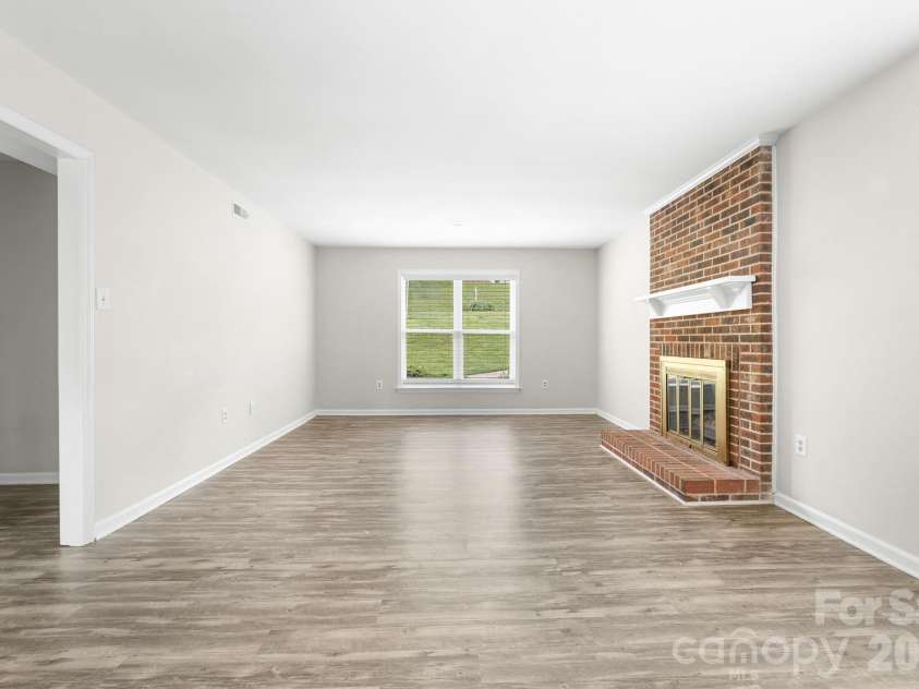 616 Silversmith Lane, Charlotte, NC 28270.  MLS# CAR4395156, YatesRealty ID 36068. 