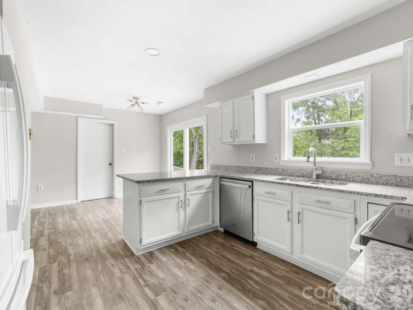 616 Silversmith Lane, Charlotte, NC 28270.  MLS# CAR4395156, YatesRealty ID 36068. 