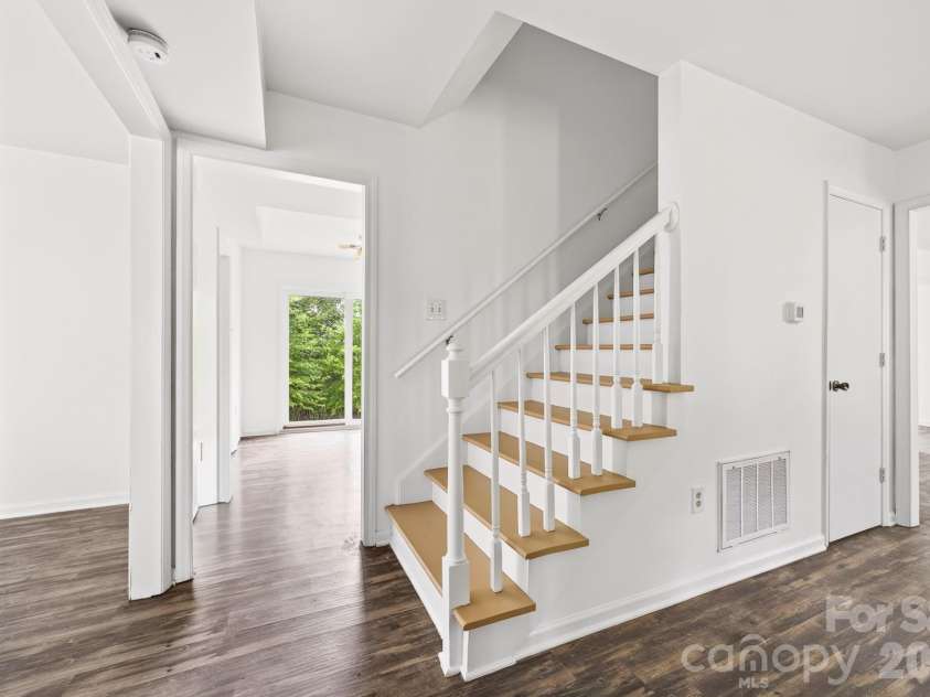616 Silversmith Lane, Charlotte, NC 28270.  MLS# CAR4395156, YatesRealty ID 36068. 