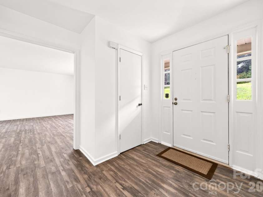 616 Silversmith Lane, Charlotte, NC 28270.  MLS# CAR4395156, YatesRealty ID 36068. 