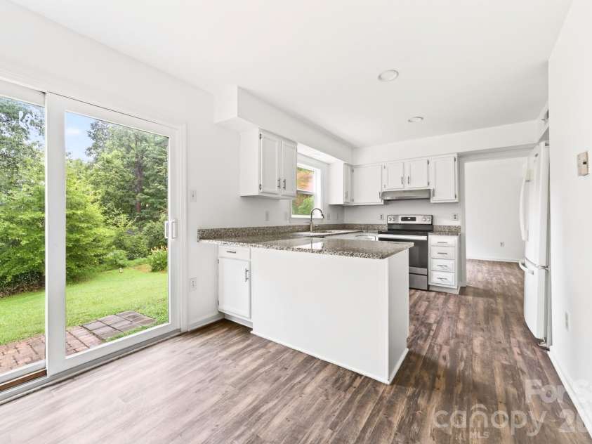 616 Silversmith Lane, Charlotte, NC 28270.  MLS# CAR4395156, YatesRealty ID 36068. 