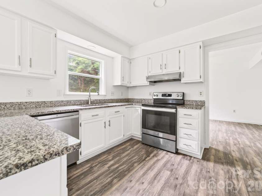 616 Silversmith Lane, Charlotte, NC 28270.  MLS# CAR4395156, YatesRealty ID 36068. 