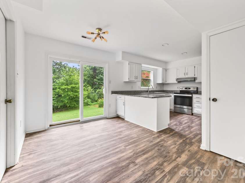 616 Silversmith Lane, Charlotte, NC 28270.  MLS# CAR4395156, YatesRealty ID 36068. 