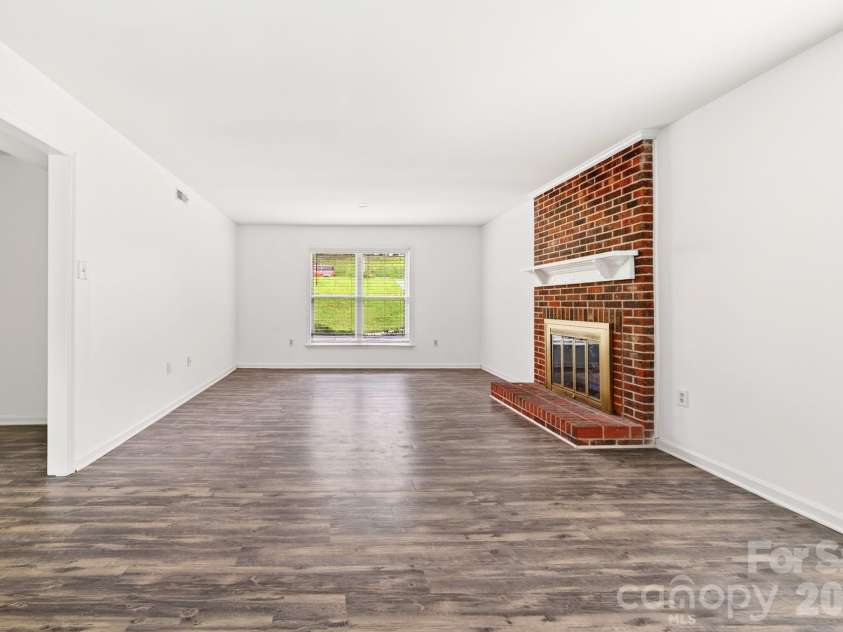616 Silversmith Lane, Charlotte, NC 28270.  MLS# CAR4395156, YatesRealty ID 36068. 