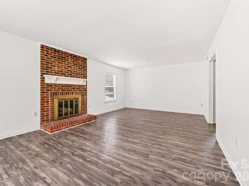 616 Silversmith Lane, Charlotte, NC 28270.  MLS# CAR4395156, YatesRealty ID 36068. 
