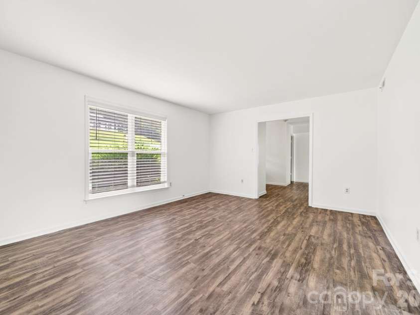 616 Silversmith Lane, Charlotte, NC 28270.  MLS# CAR4395156, YatesRealty ID 36068. 
