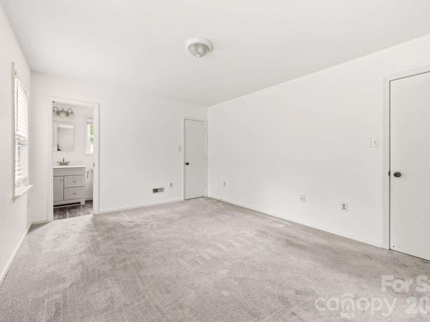 616 Silversmith Lane, Charlotte, NC 28270.  MLS# CAR4395156, YatesRealty ID 36068. 
