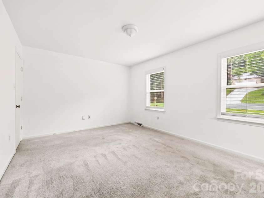 616 Silversmith Lane, Charlotte, NC 28270.  MLS# CAR4395156, YatesRealty ID 36068. 