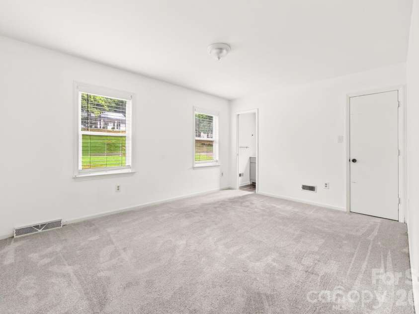 616 Silversmith Lane, Charlotte, NC 28270.  MLS# CAR4395156, YatesRealty ID 36068. 