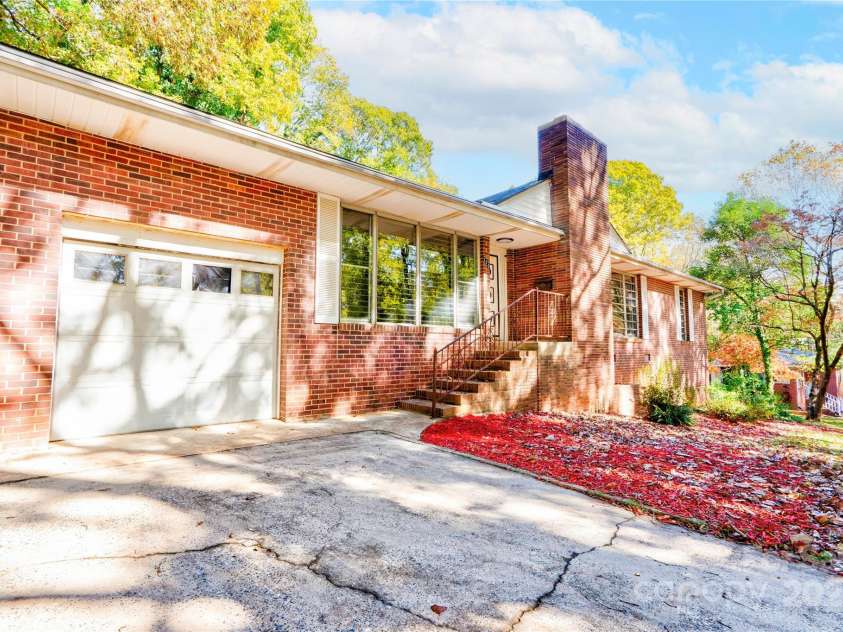 711 Groves Street, Kings Mountain, NC 28086.  MLS# CAR4318123, YatesRealty ID 3607. 