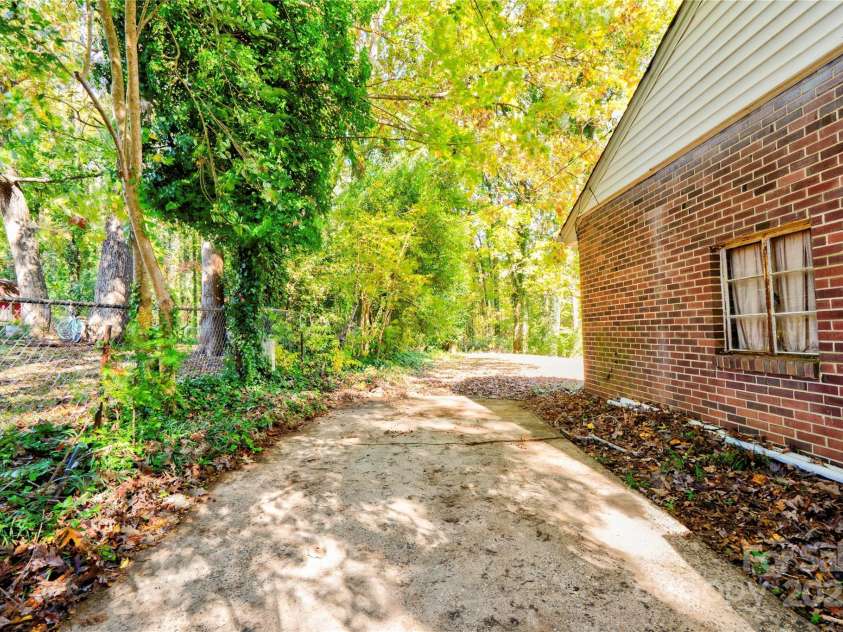 711 Groves Street, Kings Mountain, NC 28086.  MLS# CAR4318123, YatesRealty ID 3607. 