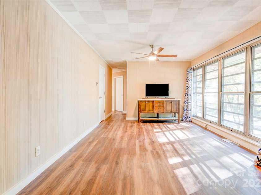 711 Groves Street, Kings Mountain, NC 28086.  MLS# CAR4318123, YatesRealty ID 3607. 