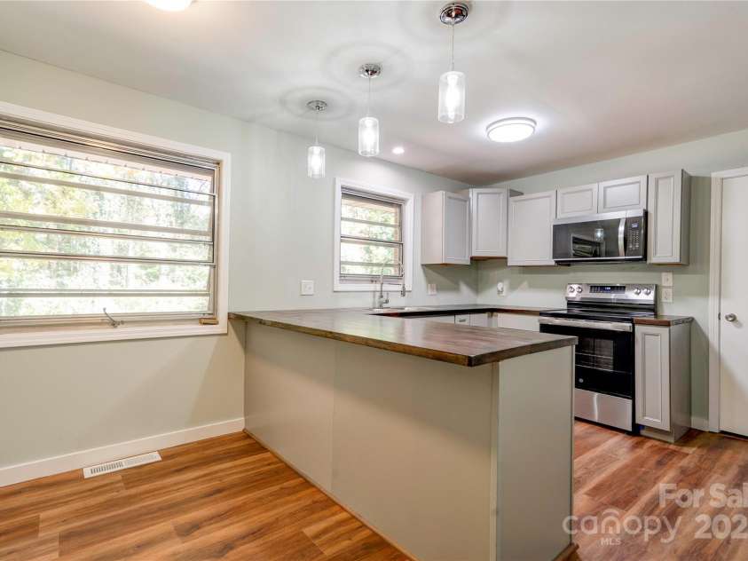 711 Groves Street, Kings Mountain, NC 28086.  MLS# CAR4318123, YatesRealty ID 3607. 