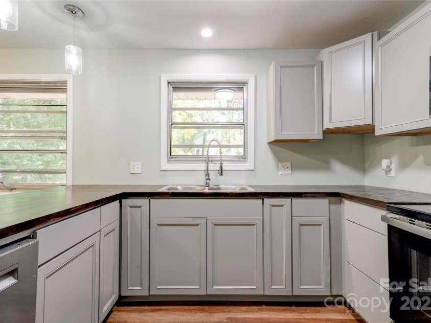 711 Groves Street, Kings Mountain, NC 28086.  MLS# CAR4318123, YatesRealty ID 3607. 