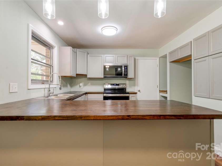 711 Groves Street, Kings Mountain, NC 28086.  MLS# CAR4318123, YatesRealty ID 3607. 