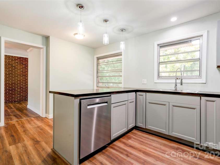 711 Groves Street, Kings Mountain, NC 28086.  MLS# CAR4318123, YatesRealty ID 3607. 
