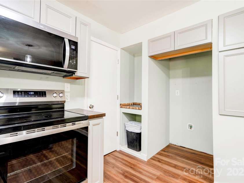 711 Groves Street, Kings Mountain, NC 28086.  MLS# CAR4318123, YatesRealty ID 3607. 