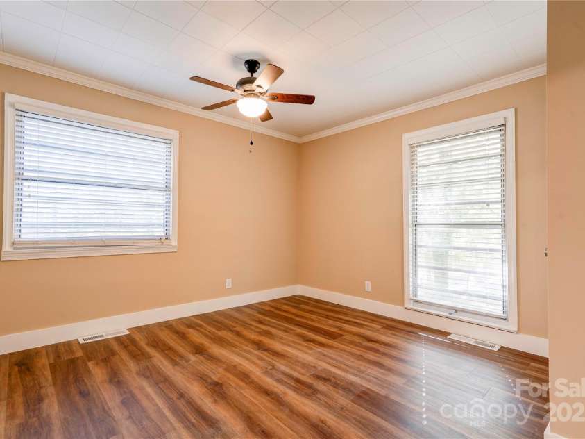 711 Groves Street, Kings Mountain, NC 28086.  MLS# CAR4318123, YatesRealty ID 3607. 