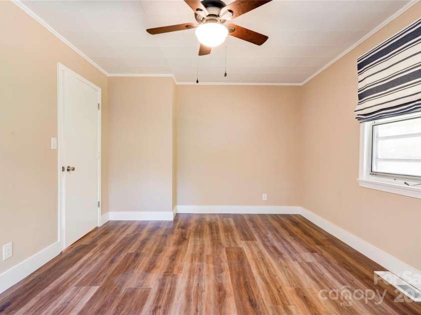 711 Groves Street, Kings Mountain, NC 28086.  MLS# CAR4318123, YatesRealty ID 3607. 