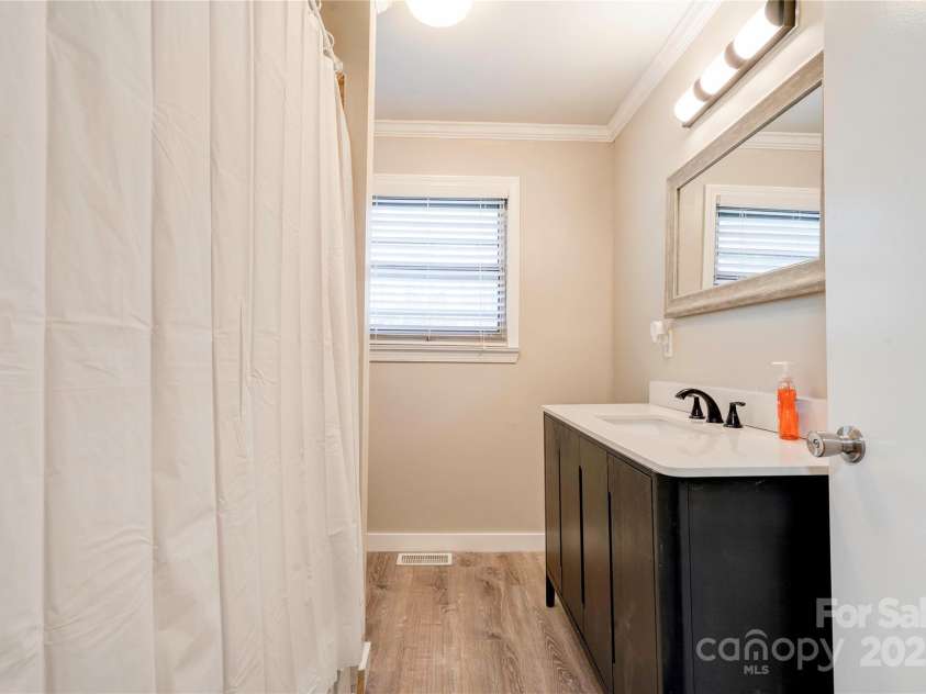 711 Groves Street, Kings Mountain, NC 28086.  MLS# CAR4318123, YatesRealty ID 3607. 