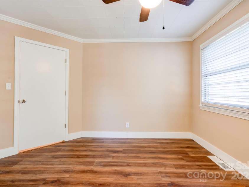 711 Groves Street, Kings Mountain, NC 28086.  MLS# CAR4318123, YatesRealty ID 3607. 