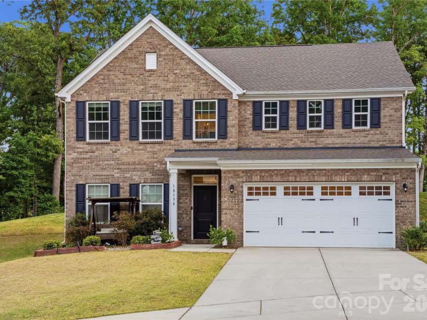 10158 Paper Birch Drive, Charlotte, NC 28215.  MLS# CAR4373913, YatesRealty ID 36070. Front
