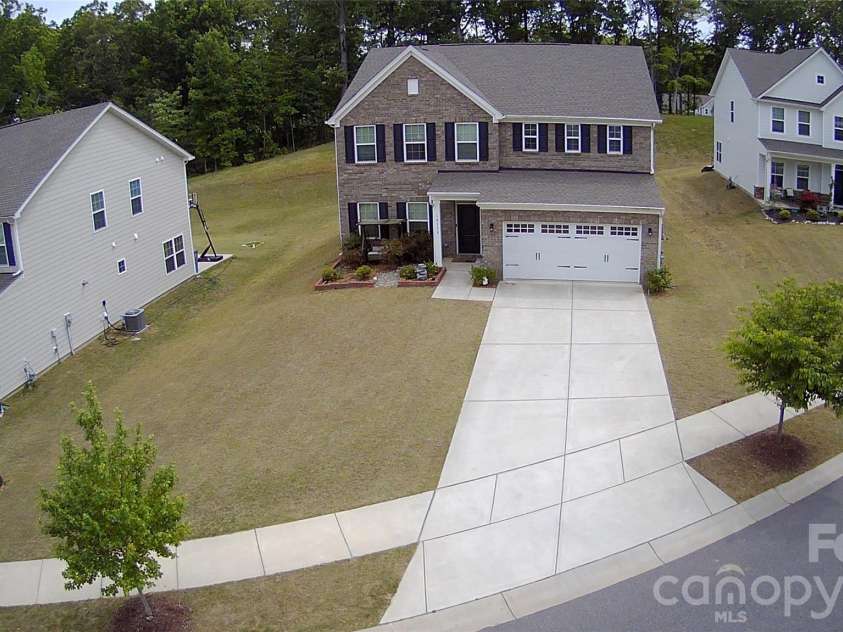 10158 Paper Birch Drive, Charlotte, NC 28215.  MLS# CAR4373913, YatesRealty ID 36070. Front