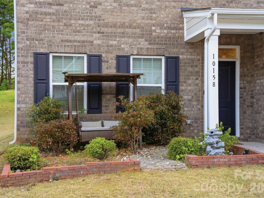 10158 Paper Birch Drive, Charlotte, NC 28215.  MLS# CAR4373913, YatesRealty ID 36070. Front