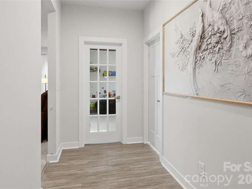 10158 Paper Birch Drive, Charlotte, NC 28215.  MLS# CAR4373913, YatesRealty ID 36070. Garage Entry