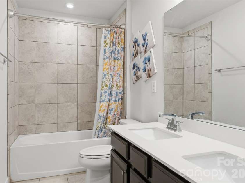 10158 Paper Birch Drive, Charlotte, NC 28215.  MLS# CAR4373913, YatesRealty ID 36070. Guest Bathroom